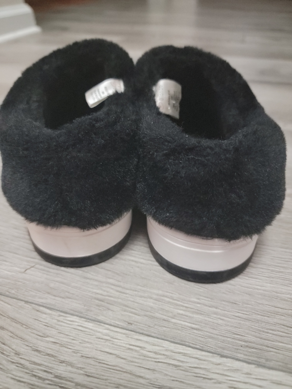 Blondo Suri Waterproof Suede Slip-On Sneaker Faux-Fur Lining Black Womens 8M EUC - Picture 6 of 9